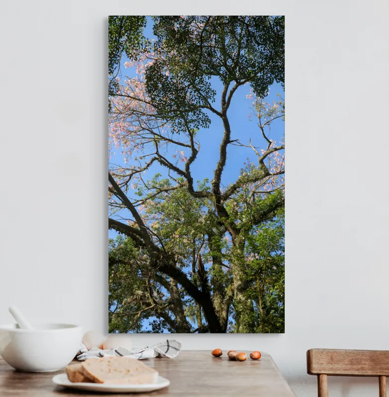 Tablou Canvas, "Freamătul vântului prin ramuri înflorite", Copac, Ramuri, Frunze, Cer, Floare, Trunchi, Primăvară, Natură, Culoare, Vârfuri, 50 x 90 cm – poza 3