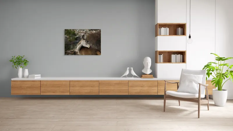 Tablou Canvas, "Caprioara privind spre orizont liniștit", Natură, Căprioară, Viziune, Serenitate, Blândețe, Peisaj, Sălbăticie, Frumusețe, Calm, Echilibru, 100 x 70 cm – poza 6
