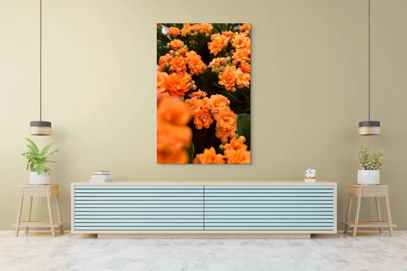 Tablou Canvas, "Floare portocalie în grădină de vis", Flori, Portocalii, Petale, Boboci, Frunze, Vibrante, Delicate, Verzi, Strălucitoare, 100 x 150 cm – poza 4