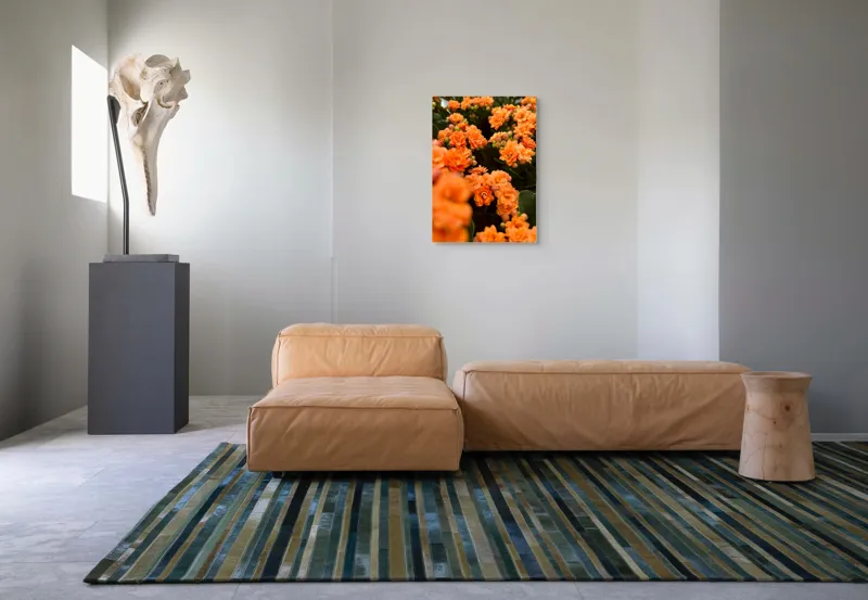 Tablou Canvas, "Floare portocalie în grădină de vis", Flori, Portocalii, Petale, Boboci, Frunze, Vibrante, Delicate, Verzi, Strălucitoare, 50 x 70 cm – poza 7