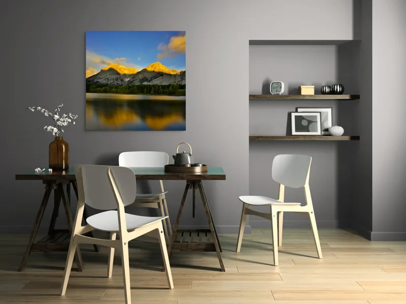 Tablou Canvas, "Lumina aurie pe munți în amurg", Apus, Munte, Reflecție, Lumină, Nor, Apă, Pădure, Cer, Peisaj, Natural., 100 x 100 cm – poza 6
