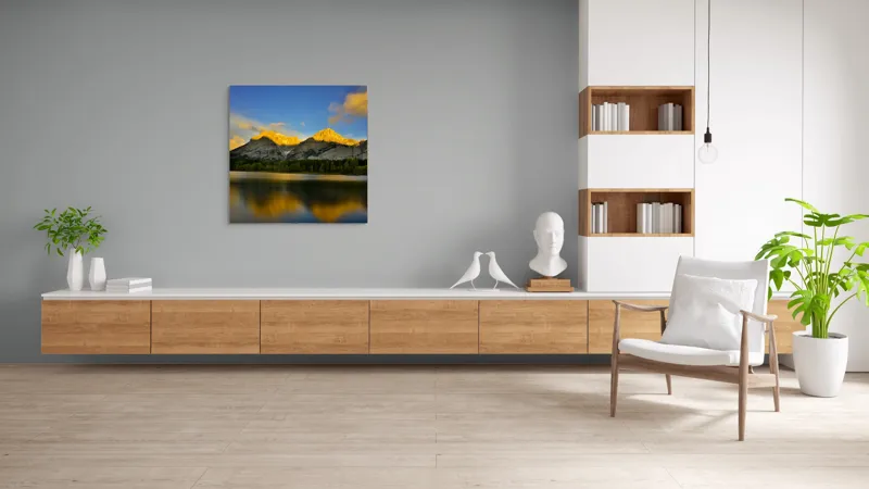 Tablou Canvas, "Lumina aurie pe munți în amurg", Apus, Munte, Reflecție, Lumină, Nor, Apă, Pădure, Cer, Peisaj, Natural., 100 x 100 cm – poza 8