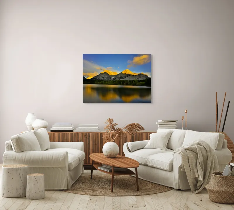 Tablou Canvas, "Lumina aurie pe munți în amurg", Apus, Munte, Reflecție, Lumină, Nor, Apă, Pădure, Cer, Peisaj, Natural., 100 x 70 cm – poza 3