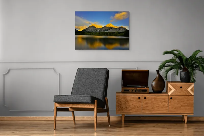 Tablou Canvas, "Lumina aurie pe munți în amurg", Apus, Munte, Reflecție, Lumină, Nor, Apă, Pădure, Cer, Peisaj, Natural., 100 x 70 cm – poza 8