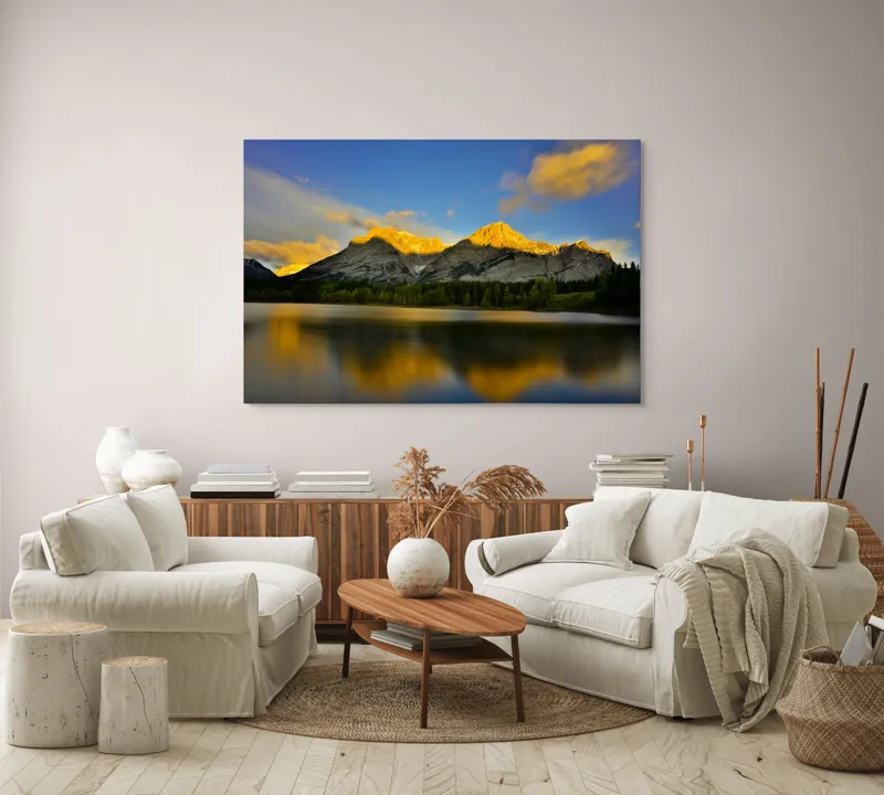 Tablou Canvas, "Lumina aurie pe munți în amurg", Apus, Munte, Reflecție, Lumină, Nor, Apă, Pădure, Cer, Peisaj, Natural., 150 x 100 cm – poza 3