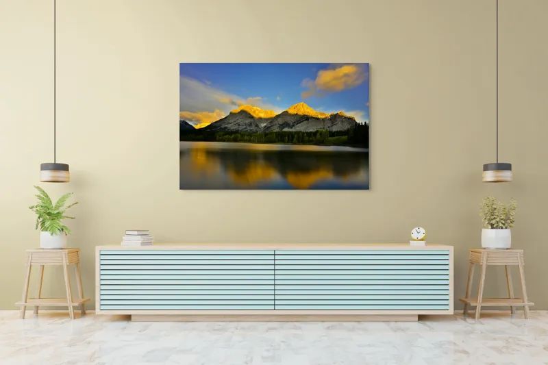 Tablou Canvas, "Lumina aurie pe munți în amurg", Apus, Munte, Reflecție, Lumină, Nor, Apă, Pădure, Cer, Peisaj, Natural., 150 x 100 cm – poza 6