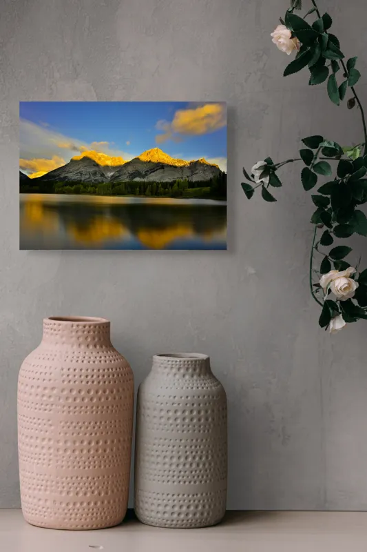 Tablou Canvas, "Lumina aurie pe munți în amurg", Apus, Munte, Reflecție, Lumină, Nor, Apă, Pădure, Cer, Peisaj, Natural., 54 x 39 cm – poza 8