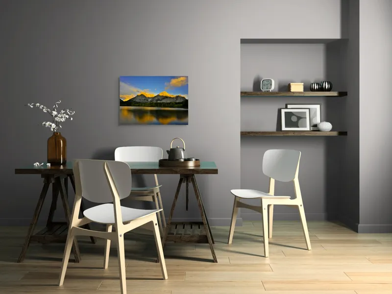Tablou Canvas, "Lumina aurie pe munți în amurg", Apus, Munte, Reflecție, Lumină, Nor, Apă, Pădure, Cer, Peisaj, Natural., 70 x 50 cm – poza 5