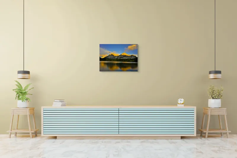 Tablou Canvas, "Lumina aurie pe munți în amurg", Apus, Munte, Reflecție, Lumină, Nor, Apă, Pădure, Cer, Peisaj, Natural., 70 x 50 cm – poza 7