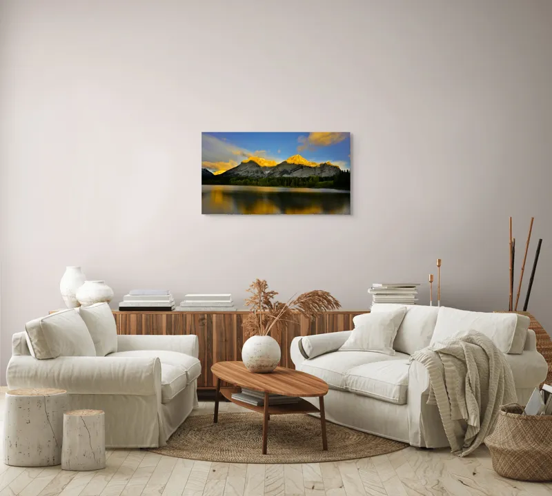 Tablou Canvas, "Lumina aurie pe munți în amurg", Apus, Munte, Reflecție, Lumină, Nor, Apă, Pădure, Cer, Peisaj, Natural., 90 x 50 cm – poza 4
