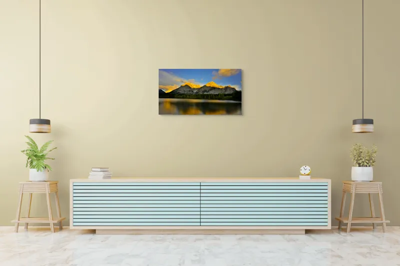 Tablou Canvas, "Lumina aurie pe munți în amurg", Apus, Munte, Reflecție, Lumină, Nor, Apă, Pădure, Cer, Peisaj, Natural., 90 x 50 cm – poza 5