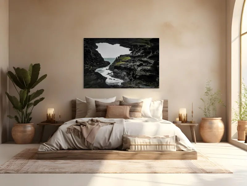 Tablou Canvas, "Peisaj stâncos cu deschidere spre mare", Piatră, Mare, Valuri, Vegetație, Cer, Stânci, Grotă, Peisaj, Contrast, Natură, 150 x 100 cm – poza 4
