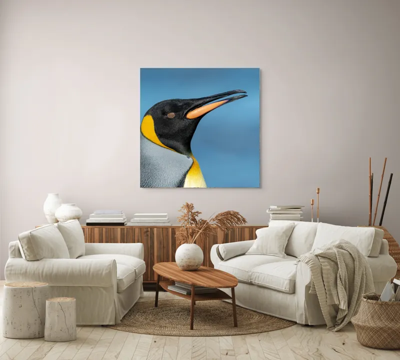 Tablou Canvas, "Pinguin regal în profil elegant", Pinguin, Portocaliu, Negru, Gri, Galben, Ocean, Contrast, Eleganță, Serenitate, 100 x 100 cm – poza 3