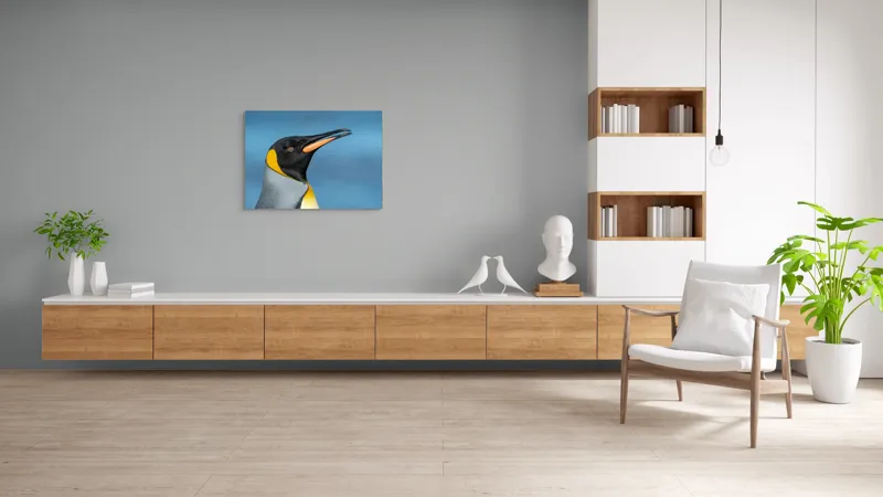 Tablou Canvas, "Pinguin regal în profil elegant", Pinguin, Portocaliu, Negru, Gri, Galben, Ocean, Contrast, Eleganță, Serenitate, 100 x 70 cm – poza 6