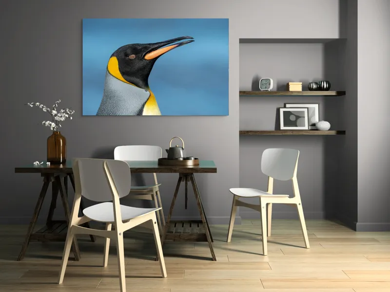 Tablou Canvas, "Pinguin regal în profil elegant", Pinguin, Portocaliu, Negru, Gri, Galben, Ocean, Contrast, Eleganță, Serenitate, 150 x 100 cm – poza 5