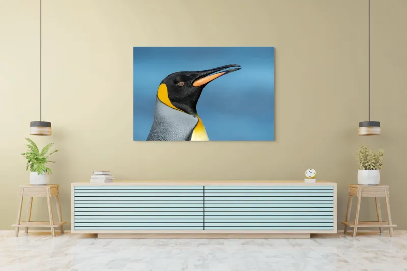 Tablou Canvas, "Pinguin regal în profil elegant", Pinguin, Portocaliu, Negru, Gri, Galben, Ocean, Contrast, Eleganță, Serenitate, 150 x 100 cm – poza 6