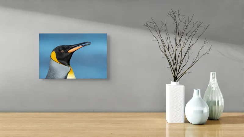 Tablou Canvas, "Pinguin regal în profil elegant", Pinguin, Portocaliu, Negru, Gri, Galben, Ocean, Contrast, Eleganță, Serenitate, 39 x 26 cm – poza 8