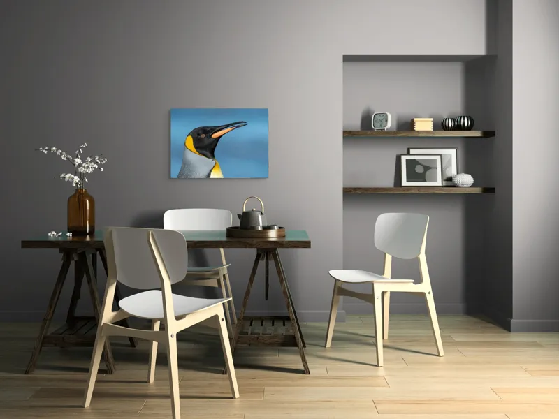 Tablou Canvas, "Pinguin regal în profil elegant", Pinguin, Portocaliu, Negru, Gri, Galben, Ocean, Contrast, Eleganță, Serenitate, 70 x 50 cm – poza 5