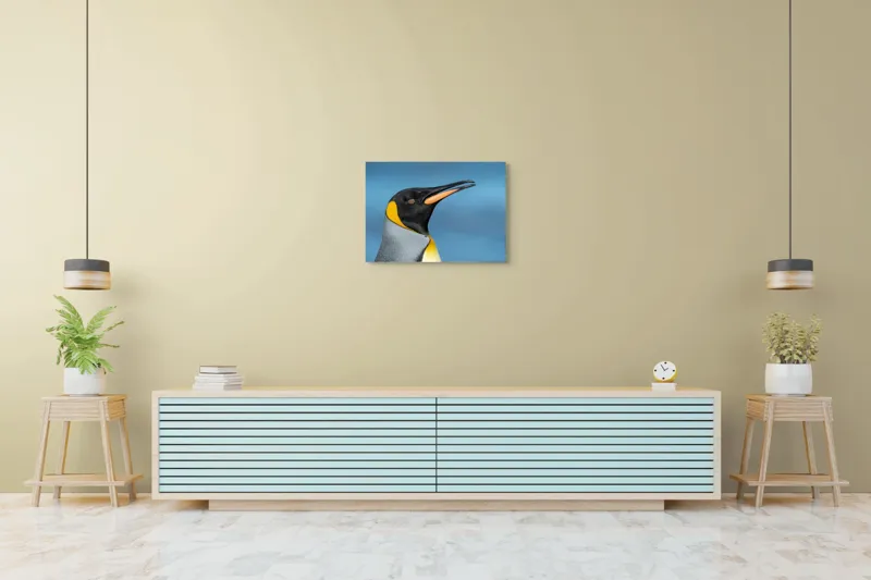 Tablou Canvas, "Pinguin regal în profil elegant", Pinguin, Portocaliu, Negru, Gri, Galben, Ocean, Contrast, Eleganță, Serenitate, 70 x 50 cm – poza 7