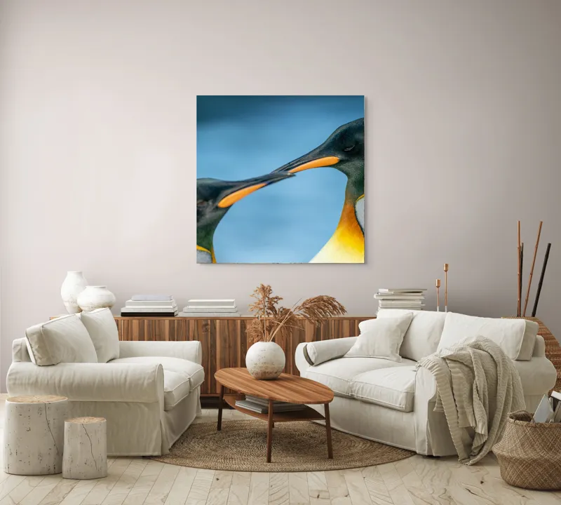 Tablou Canvas, "Întâlnirea sufletelor sub cerul arctic", Pinguini, Afecțiune, Colorat, Apropiere, Ocean, Eleganță, Grație, Natură, Serenitate, Armonie., 100 x 100 cm – poza 3