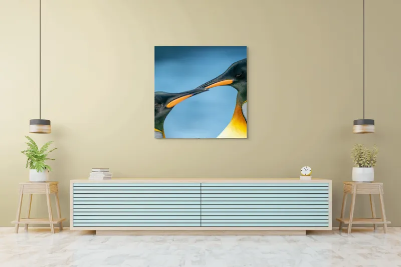 Tablou Canvas, "Întâlnirea sufletelor sub cerul arctic", Pinguini, Afecțiune, Colorat, Apropiere, Ocean, Eleganță, Grație, Natură, Serenitate, Armonie., 100 x 100 cm – poza 5