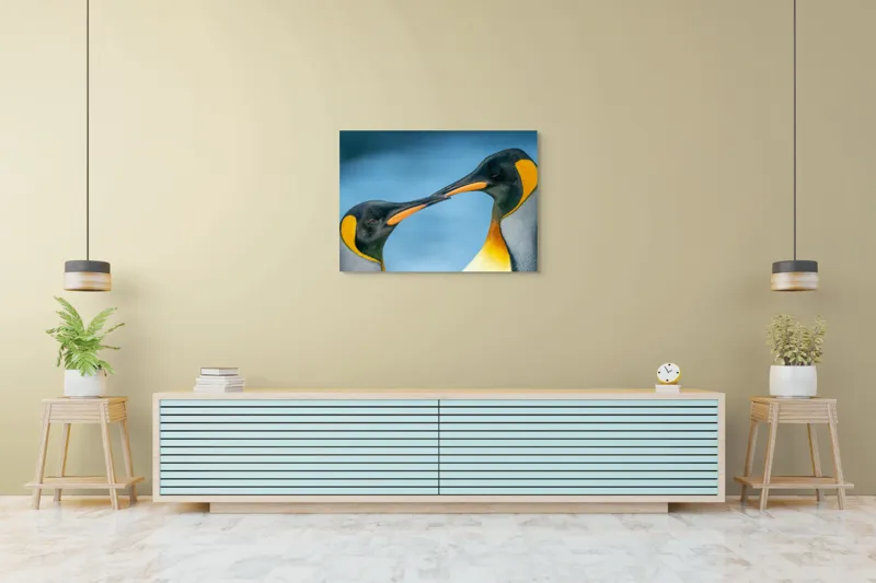 Tablou Canvas, "Întâlnirea sufletelor sub cerul arctic", Pinguini, Afecțiune, Colorat, Apropiere, Ocean, Eleganță, Grație, Natură, Serenitate, Armonie., 100 x 70 cm – poza 4