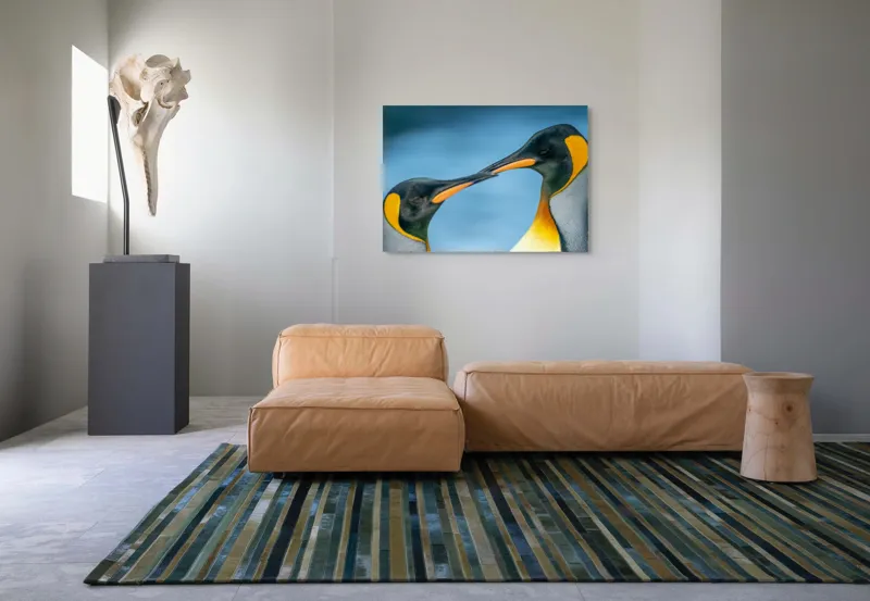 Tablou Canvas, "Întâlnirea sufletelor sub cerul arctic", Pinguini, Afecțiune, Colorat, Apropiere, Ocean, Eleganță, Grație, Natură, Serenitate, Armonie., 100 x 70 cm – poza 7