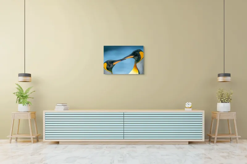 Tablou Canvas, "Întâlnirea sufletelor sub cerul arctic", Pinguini, Afecțiune, Colorat, Apropiere, Ocean, Eleganță, Grație, Natură, Serenitate, Armonie., 70 x 50 cm – poza 7