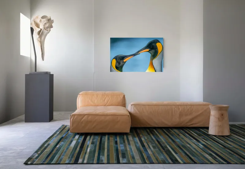 Tablou Canvas, "Întâlnirea sufletelor sub cerul arctic", Pinguini, Afecțiune, Colorat, Apropiere, Ocean, Eleganță, Grație, Natură, Serenitate, Armonie., 90 x 50 cm – poza 8