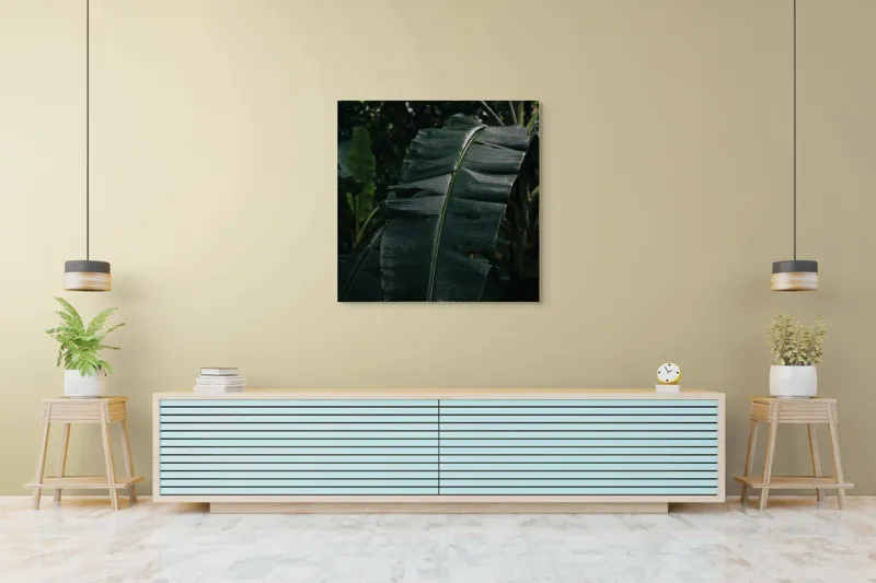 Tablou Canvas, "Frunze de bananier în umbră densă", Frunze, Verde, Textură, Umbre, Natură, Lumină, Tropical, Detalii, 100 x 100 cm – poza 5