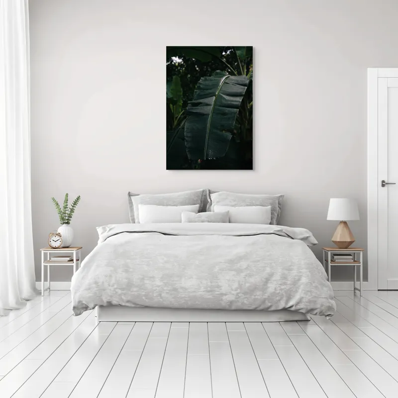Tablou Canvas, "Frunze de bananier în umbră densă", Frunze, Verde, Textură, Umbre, Natură, Lumină, Tropical, Detalii, 70 x 100 cm – poza 3
