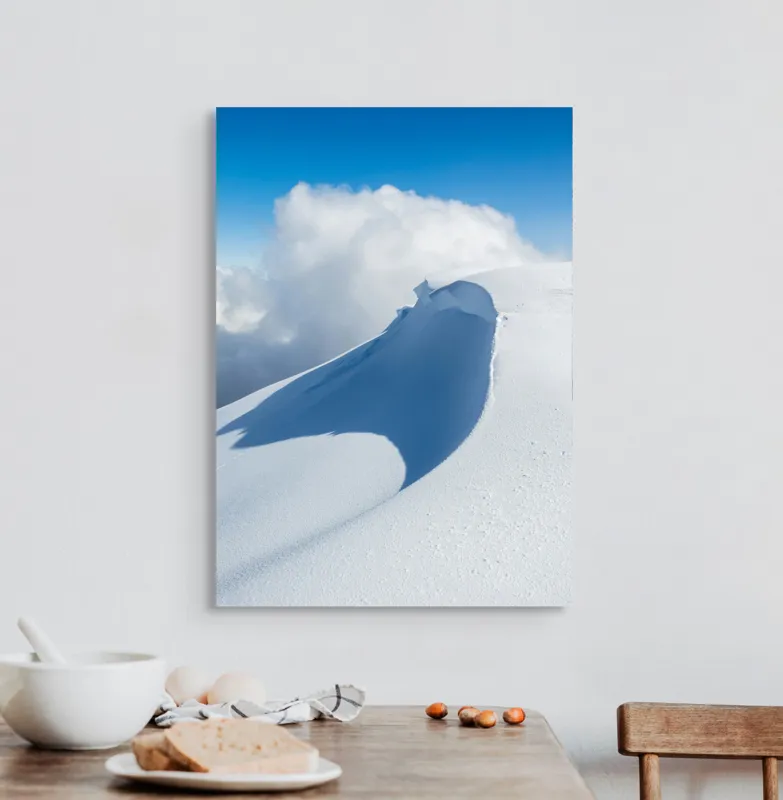 Tablou Canvas, "Dansul liniștit al zăpezii alpine", Alb, Zăpadă, Cer, Nor, Umbre, Senin, Natură, 50 x 70 cm – poza 3