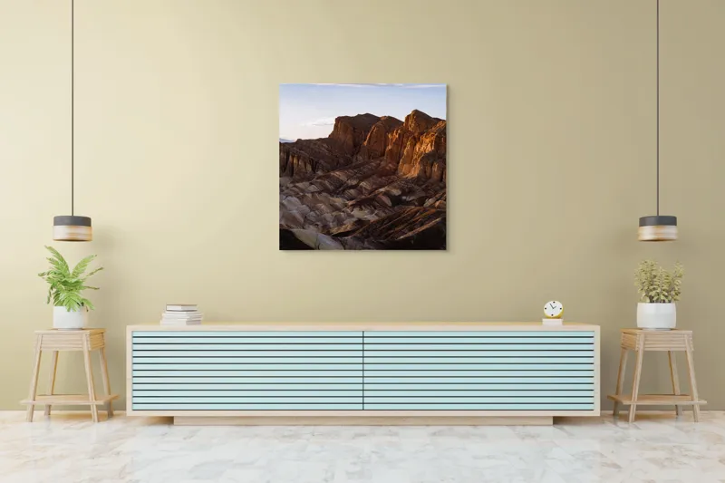 Tablou Canvas, "Răsărit peste stâncile deșertului", Vârfuri, Munți, Stânci, Apus, Erosion, Lumină, Uscăciune, Natură, Grandios, Peisaj., 100 x 100 cm – poza 5