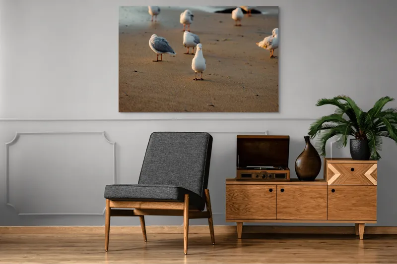 Tablou Canvas, "Pescăruși la apus pe plajă", Păsări, Plajă, Apus, Nisip, Marea, Aripi, Liniște, Umbre, Guguștiuci, Valuri, 150 x 100 cm – poza 8