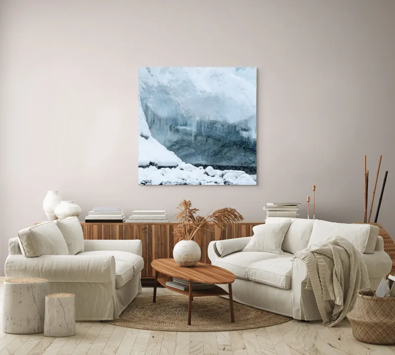 Tablou Canvas, "Peștera înghețată din tărâmul nordic", Gheață, Zăpadă, Stânci, Turturi, Frig, Albastru, Norii, Natura, Timp, Iarnă, 100 x 100 cm – poza 3