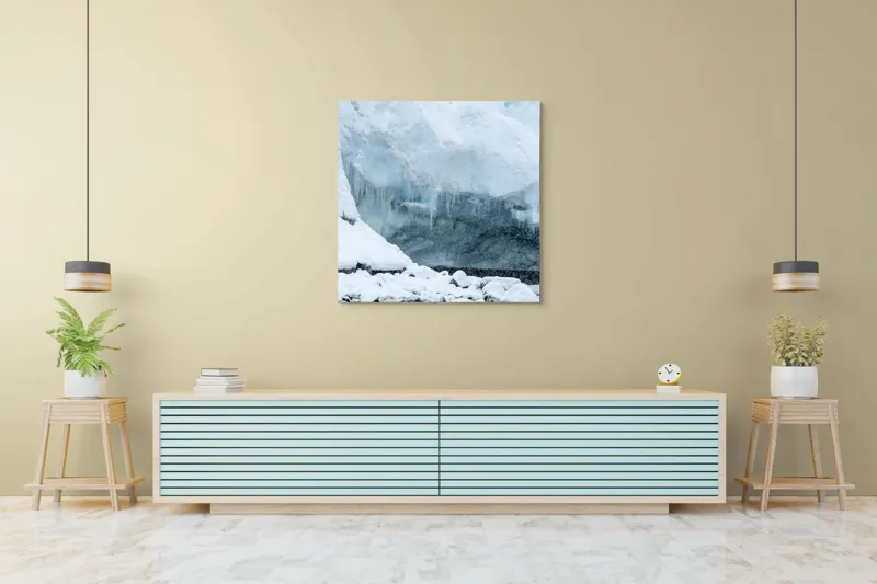Tablou Canvas, "Peștera înghețată din tărâmul nordic", Gheață, Zăpadă, Stânci, Turturi, Frig, Albastru, Norii, Natura, Timp, Iarnă, 100 x 100 cm – poza 5