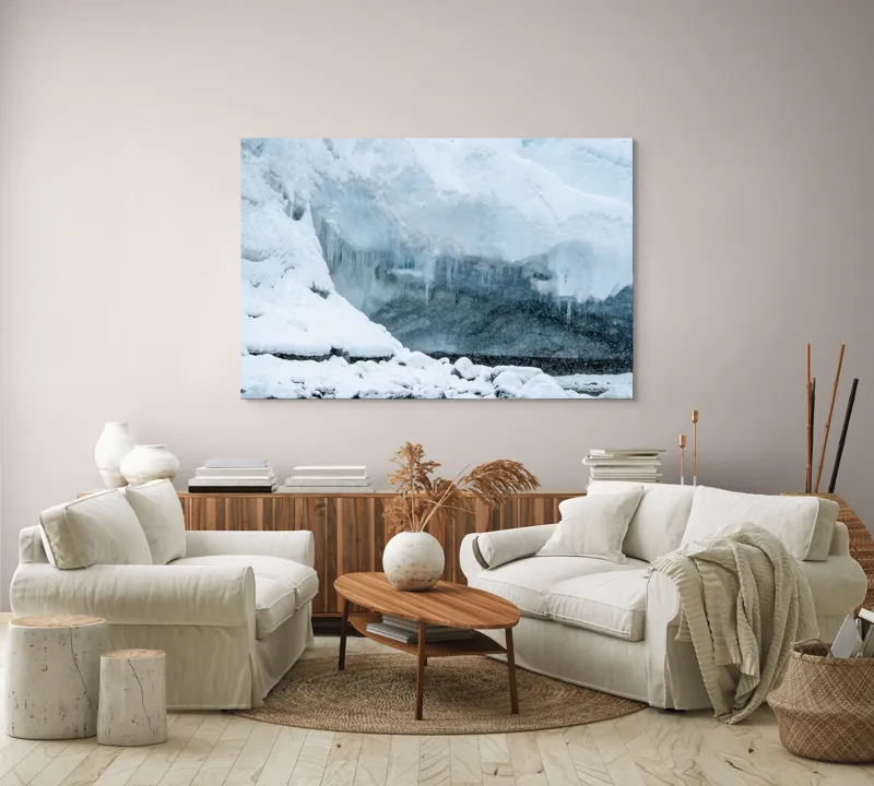 Tablou Canvas, "Peștera înghețată din tărâmul nordic", Gheață, Zăpadă, Stânci, Turturi, Frig, Albastru, Norii, Natura, Timp, Iarnă, 150 x 100 cm – poza 3