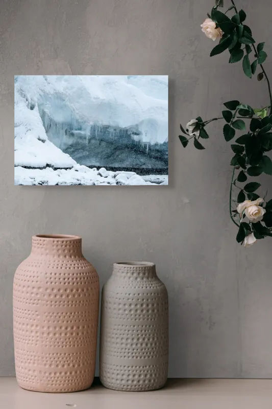 Tablou Canvas, "Peștera înghețată din tărâmul nordic", Gheață, Zăpadă, Stânci, Turturi, Frig, Albastru, Norii, Natura, Timp, Iarnă, 54 x 39 cm – poza 8