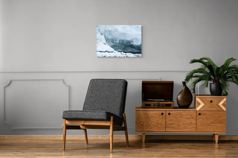 Tablou Canvas, "Peștera înghețată din tărâmul nordic", Gheață, Zăpadă, Stânci, Turturi, Frig, Albastru, Norii, Natura, Timp, Iarnă, 70 x 50 cm – poza 4