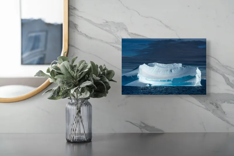 Tablou Canvas, "Dansul tăcut al ghețarului albastru", Gheață, Ocean, Cer, Nor, Peisaj, Antarctic, Contrast, Liniște, 39 x 26 cm – poza 5