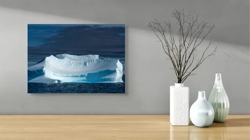 Tablou Canvas, "Dansul tăcut al ghețarului albastru", Gheață, Ocean, Cer, Nor, Peisaj, Antarctic, Contrast, Liniște, 54 x 39 cm – poza 3