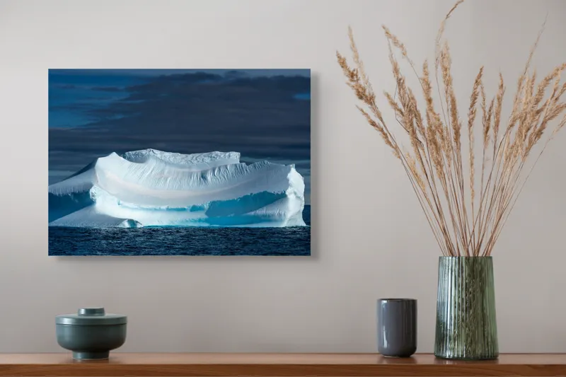 Tablou Canvas, "Dansul tăcut al ghețarului albastru", Gheață, Ocean, Cer, Nor, Peisaj, Antarctic, Contrast, Liniște, 54 x 39 cm – poza 4