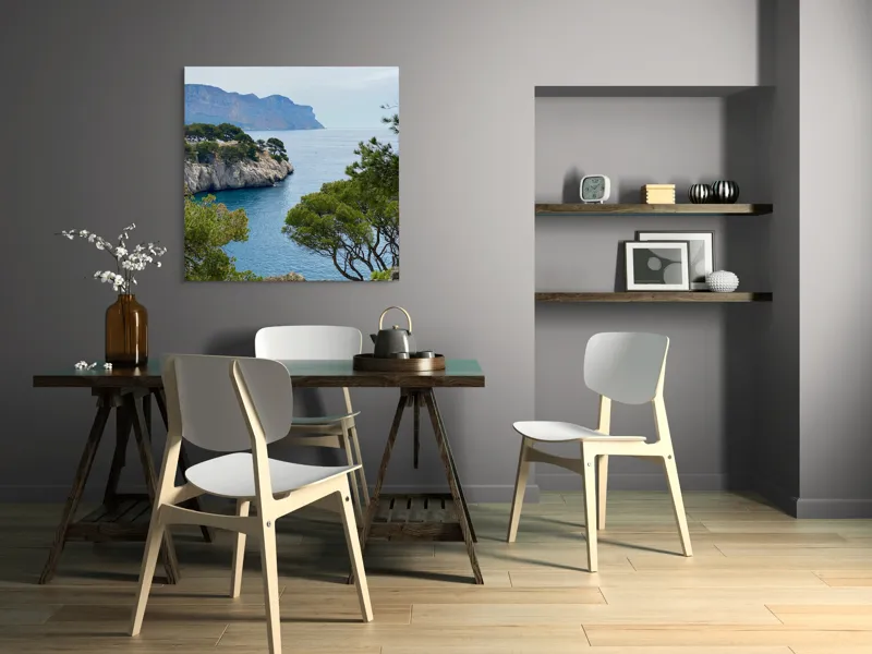 Tablou Canvas, "Priveliște marină cu stânci și pini", Pini, Mare, Stânci, Albastru, Peisaj, Coasta, Natură, Cer, Vegetație, 100 x 100 cm – poza 6