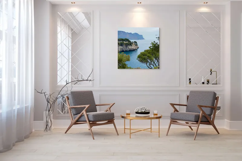 Tablou Canvas, "Priveliște marină cu stânci și pini", Pini, Mare, Stânci, Albastru, Peisaj, Coasta, Natură, Cer, Vegetație, 100 x 100 cm – poza 7