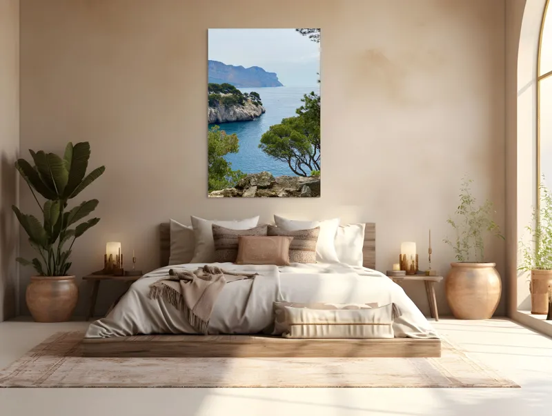 Tablou Canvas, "Priveliște marină cu stânci și pini", Pini, Mare, Stânci, Albastru, Peisaj, Coasta, Natură, Cer, Vegetație, 100 x 150 cm – poza 3