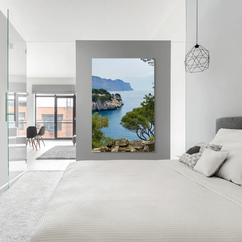 Tablou Canvas, "Priveliște marină cu stânci și pini", Pini, Mare, Stânci, Albastru, Peisaj, Coasta, Natură, Cer, Vegetație, 100 x 150 cm – poza 5