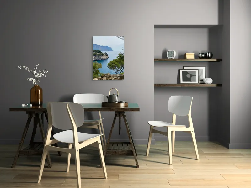 Tablou Canvas, "Priveliște marină cu stânci și pini", Pini, Mare, Stânci, Albastru, Peisaj, Coasta, Natură, Cer, Vegetație, 50 x 70 cm – poza 5