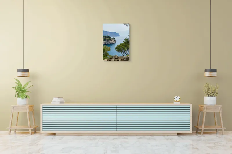 Tablou Canvas, "Priveliște marină cu stânci și pini", Pini, Mare, Stânci, Albastru, Peisaj, Coasta, Natură, Cer, Vegetație, 50 x 70 cm – poza 6