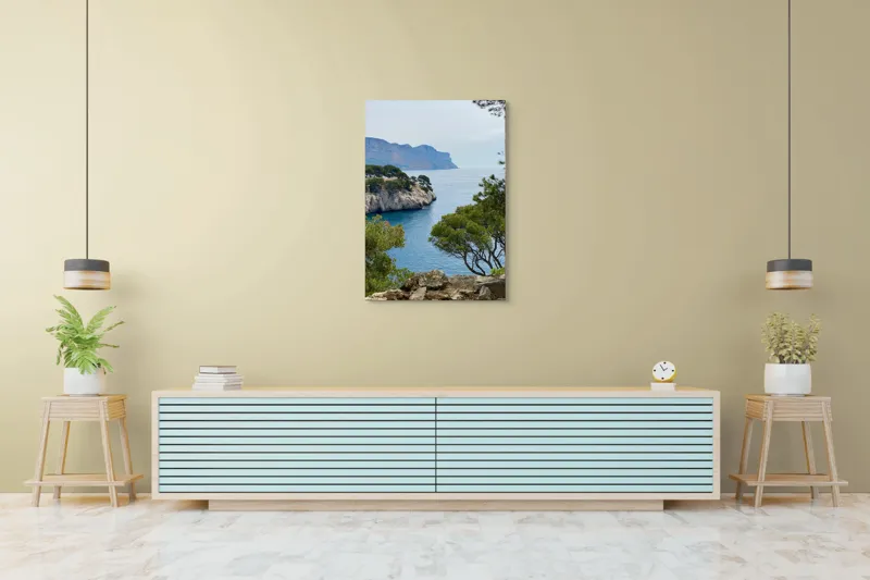 Tablou Canvas, "Priveliște marină cu stânci și pini", Pini, Mare, Stânci, Albastru, Peisaj, Coasta, Natură, Cer, Vegetație, 70 x 100 cm – poza 5