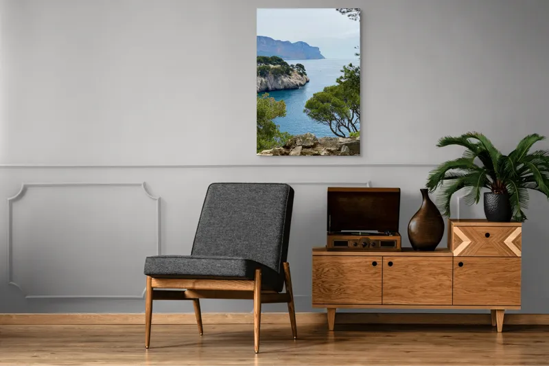 Tablou Canvas, "Priveliște marină cu stânci și pini", Pini, Mare, Stânci, Albastru, Peisaj, Coasta, Natură, Cer, Vegetație, 70 x 100 cm – poza 6